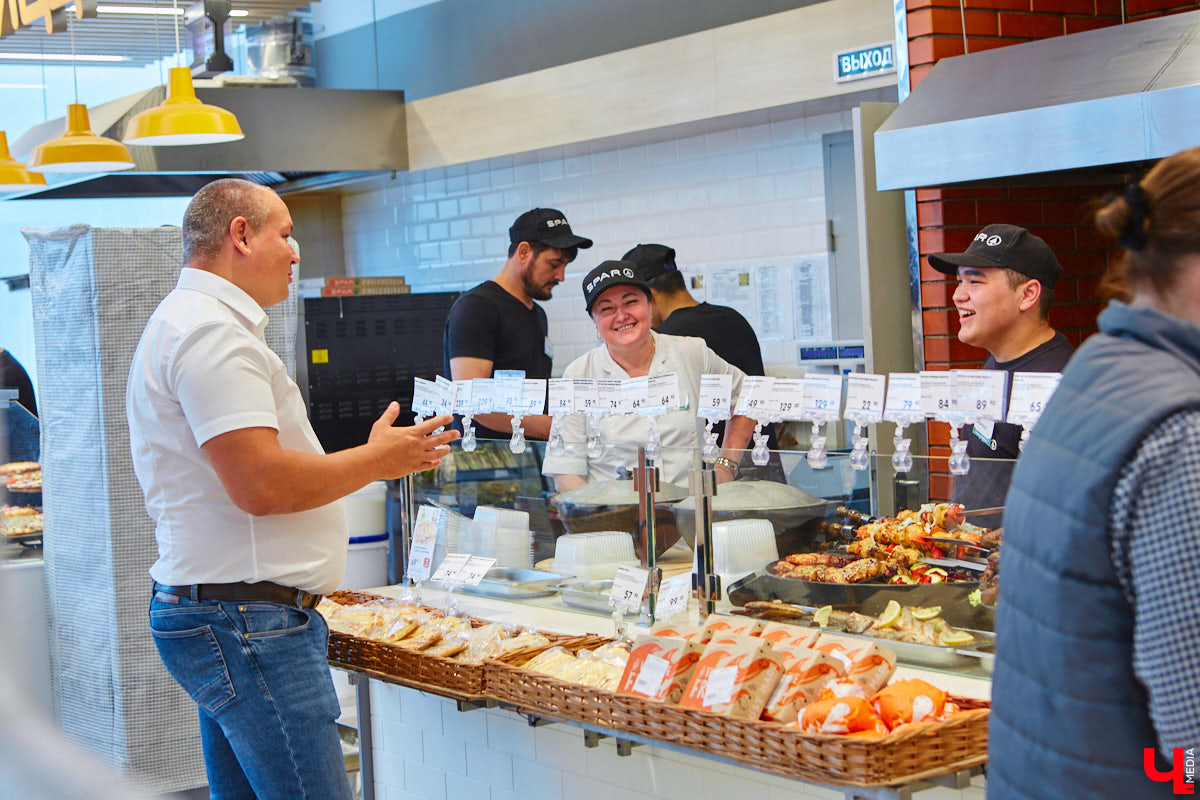 Павел Кузнецов — отец четверых детей, продвигающий в нашем городе чемоданы-самокаты с аккумулятором и голубые яйца от гламурных курочек, вдохновляется на домашней кухне смелыми кулинарными экспериментами. И сегодня мы вместе с вами станем свидетелями одного из них.