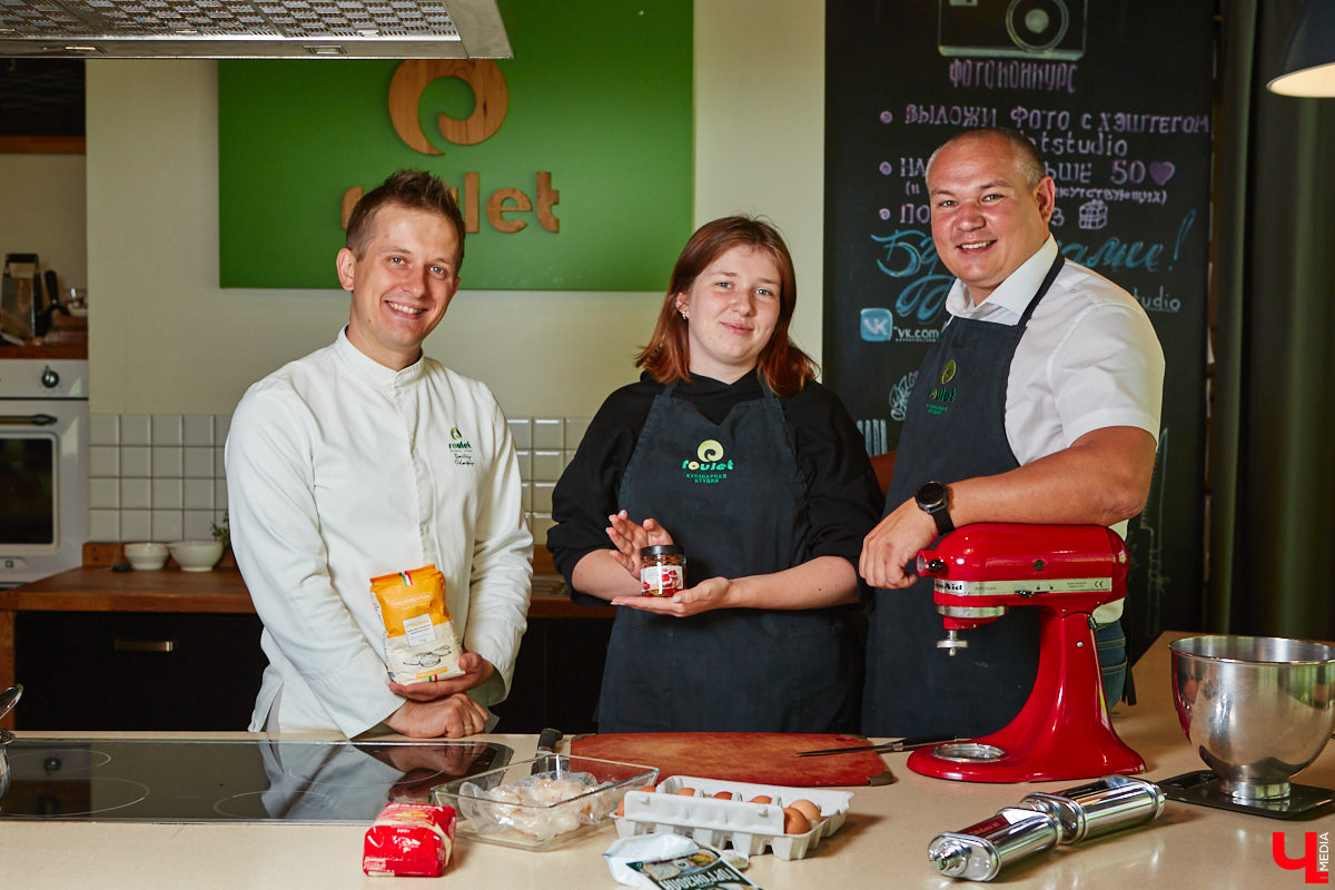 Павел Кузнецов — отец четверых детей, продвигающий в нашем городе чемоданы-самокаты с аккумулятором и голубые яйца от гламурных курочек, вдохновляется на домашней кухне смелыми кулинарными экспериментами. И сегодня мы вместе с вами станем свидетелями одного из них.