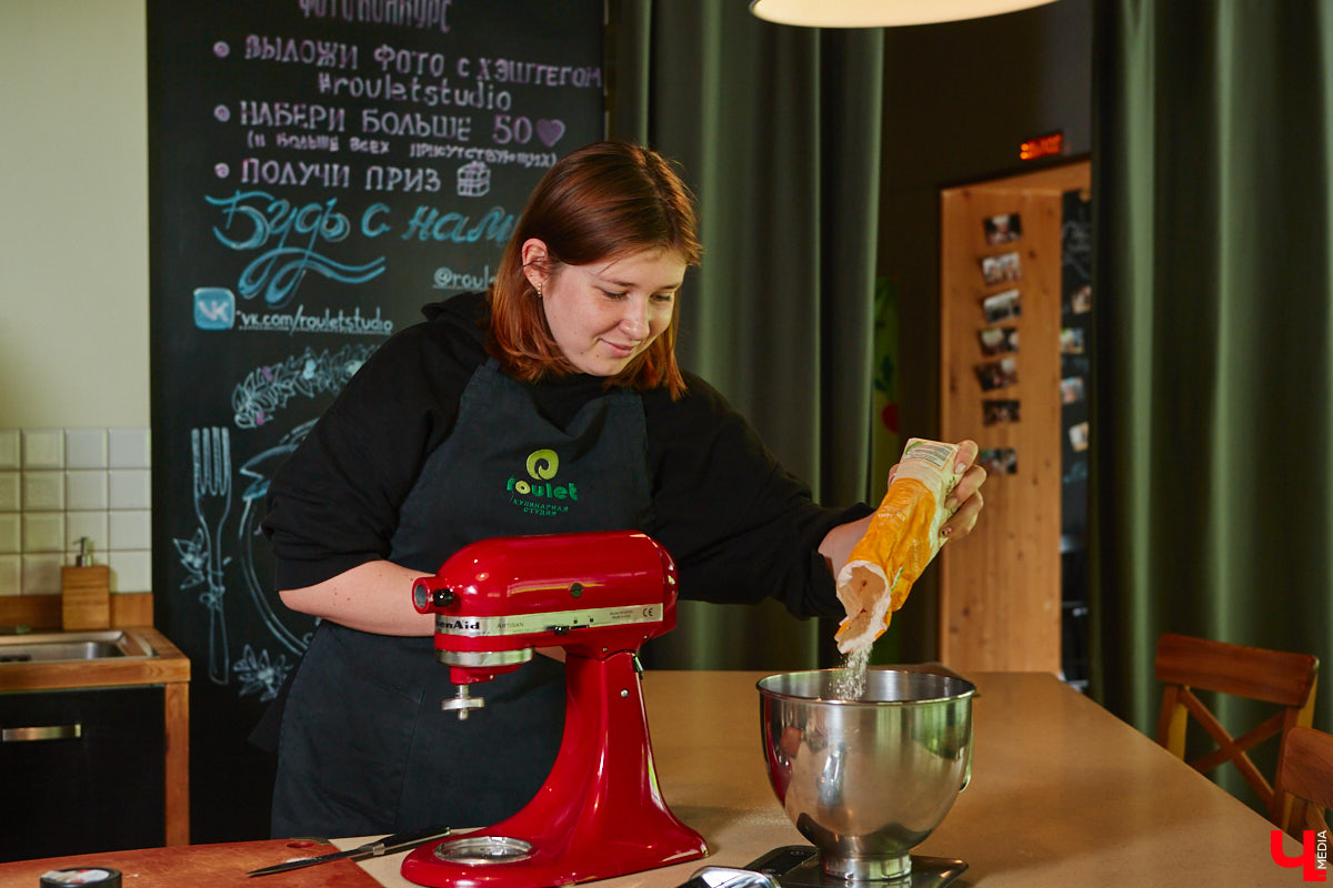 Павел Кузнецов — отец четверых детей, продвигающий в нашем городе чемоданы-самокаты с аккумулятором и голубые яйца от гламурных курочек, вдохновляется на домашней кухне смелыми кулинарными экспериментами. И сегодня мы вместе с вами станем свидетелями одного из них.