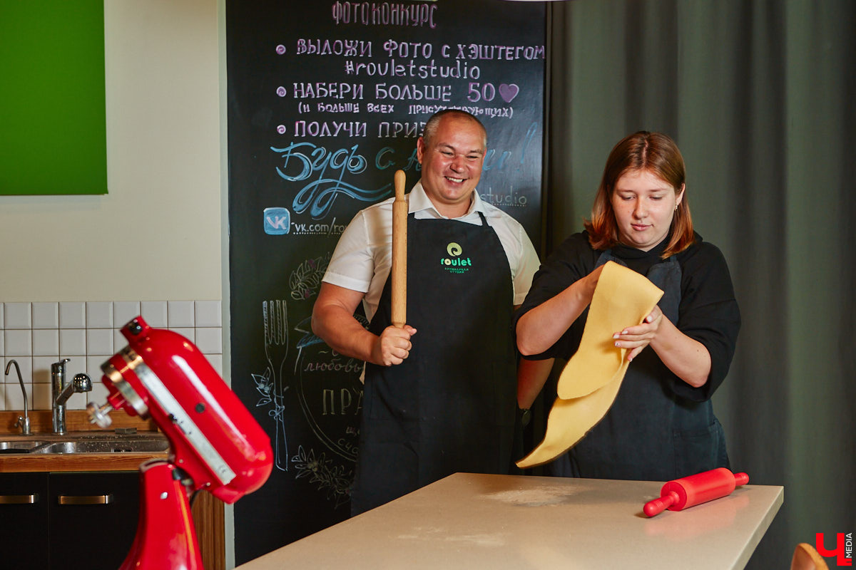Павел Кузнецов — отец четверых детей, продвигающий в нашем городе чемоданы-самокаты с аккумулятором и голубые яйца от гламурных курочек, вдохновляется на домашней кухне смелыми кулинарными экспериментами. И сегодня мы вместе с вами станем свидетелями одного из них.