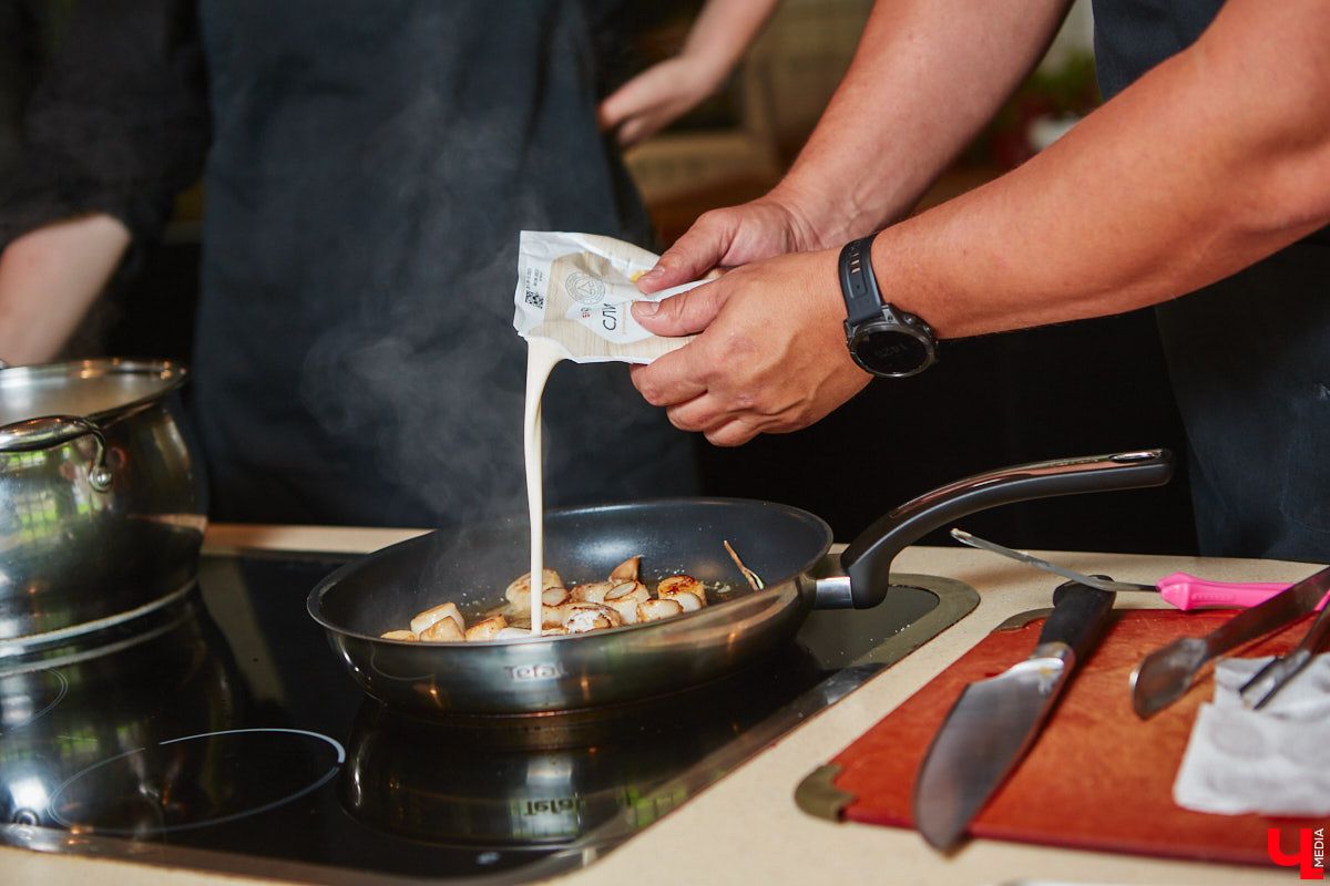 Павел Кузнецов — отец четверых детей, продвигающий в нашем городе чемоданы-самокаты с аккумулятором и голубые яйца от гламурных курочек, вдохновляется на домашней кухне смелыми кулинарными экспериментами. И сегодня мы вместе с вами станем свидетелями одного из них.