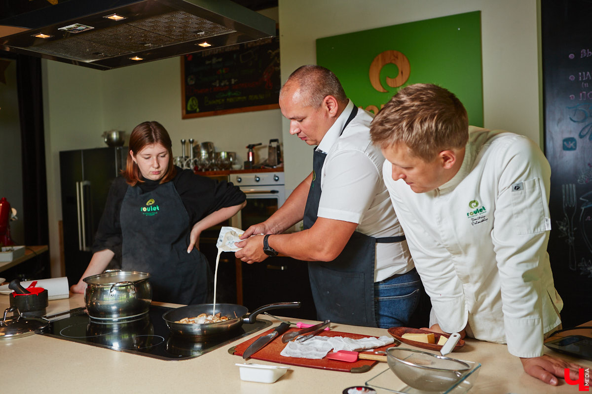 Павел Кузнецов — отец четверых детей, продвигающий в нашем городе чемоданы-самокаты с аккумулятором и голубые яйца от гламурных курочек, вдохновляется на домашней кухне смелыми кулинарными экспериментами. И сегодня мы вместе с вами станем свидетелями одного из них.