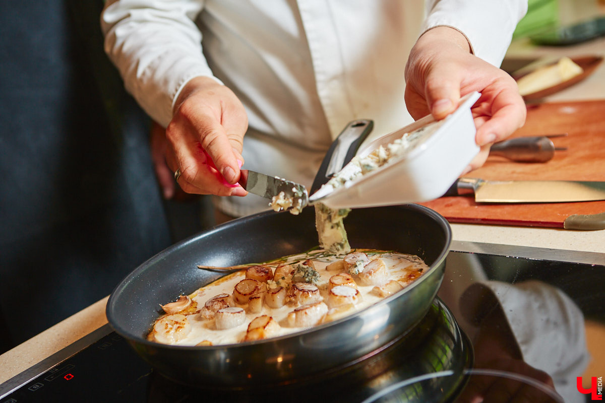 Павел Кузнецов — отец четверых детей, продвигающий в нашем городе чемоданы-самокаты с аккумулятором и голубые яйца от гламурных курочек, вдохновляется на домашней кухне смелыми кулинарными экспериментами. И сегодня мы вместе с вами станем свидетелями одного из них.