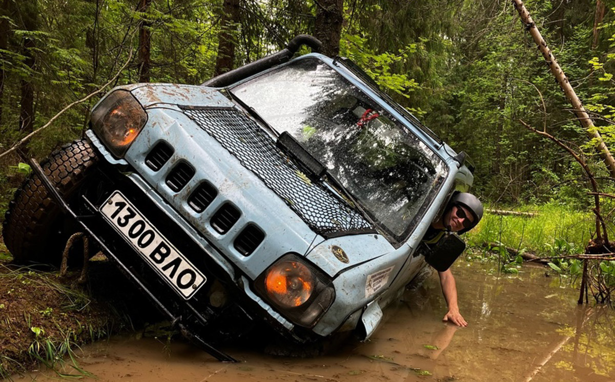 В нулевых у родителей Игоря Морозова была советская «тройка». Будучи тогда маленьким мальчиком, он хорошо запомнил те красные «Жигули». Потом машину продали, но спустя долгий срок она чудом вернулась в семью и даже получила имя. А вместе с ним и новую жизнь. На преображение своей «Танюши» владимирец потратил 10 лет и около миллиона рублей.