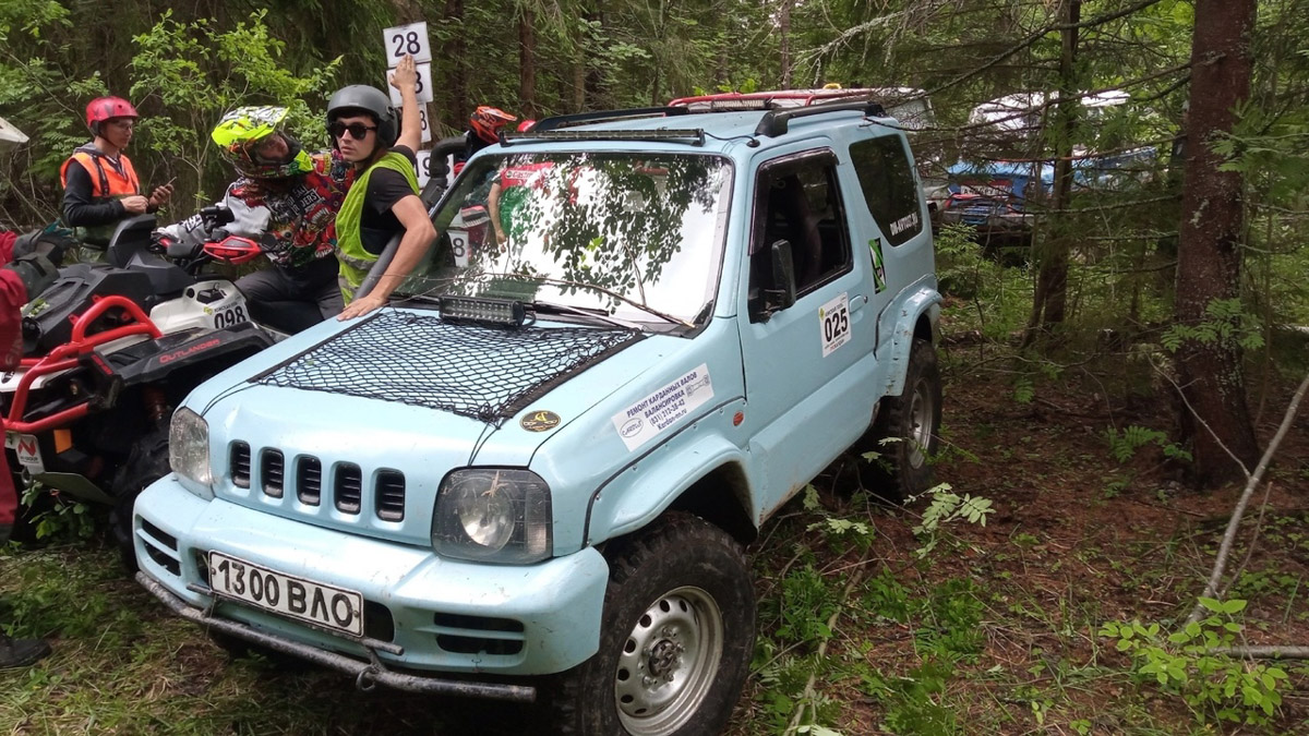 В нулевых у родителей Игоря Морозова была советская «тройка». Будучи тогда маленьким мальчиком, он хорошо запомнил те красные «Жигули». Потом машину продали, но спустя долгий срок она чудом вернулась в семью и даже получила имя. А вместе с ним и новую жизнь. На преображение своей «Танюши» владимирец потратил 10 лет и около миллиона рублей.