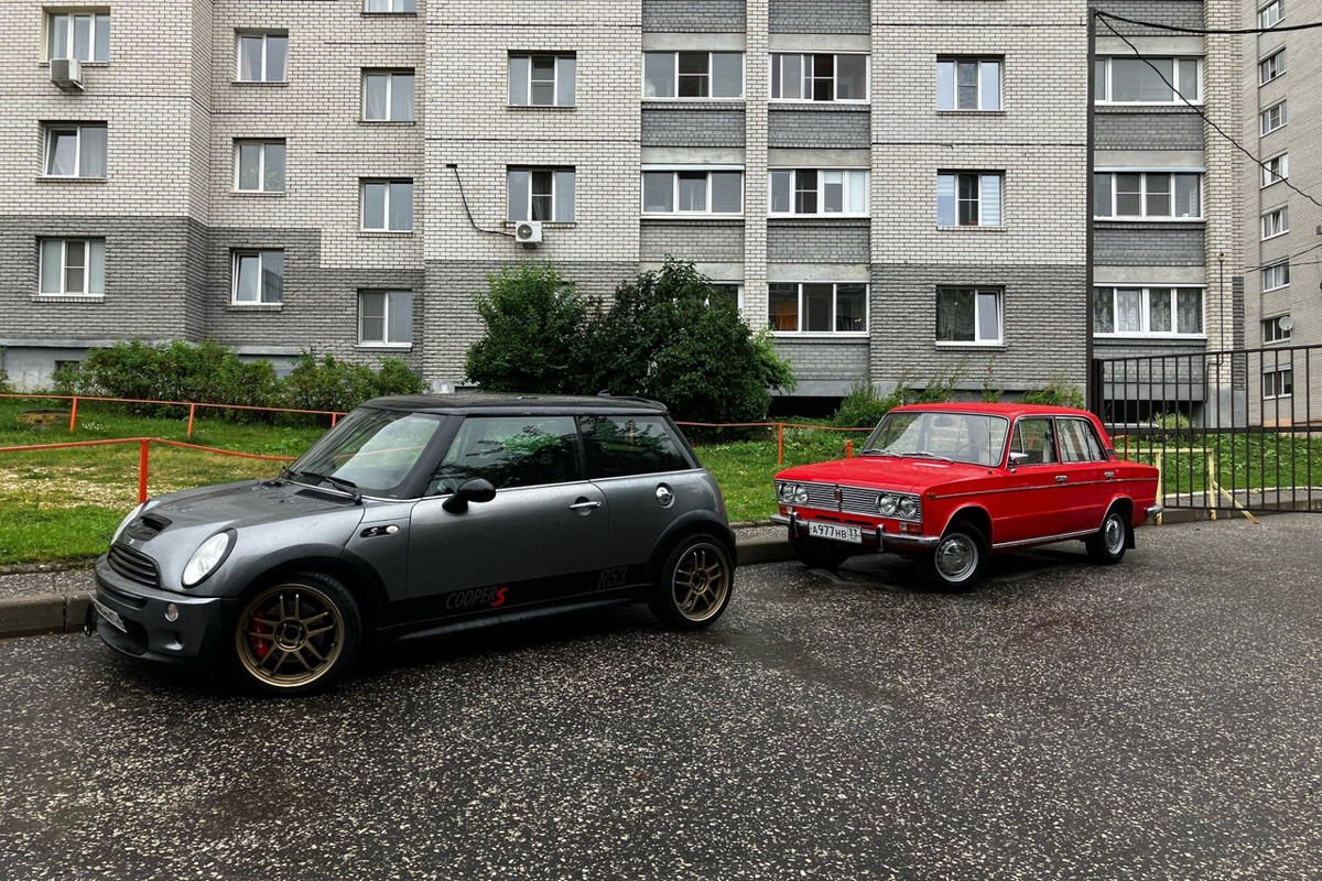 В нулевых у родителей Игоря Морозова была советская «тройка». Будучи тогда маленьким мальчиком, он хорошо запомнил те красные «Жигули». Потом машину продали, но спустя долгий срок она чудом вернулась в семью и даже получила имя. А вместе с ним и новую жизнь. На преображение своей «Танюши» владимирец потратил 10 лет и около миллиона рублей.