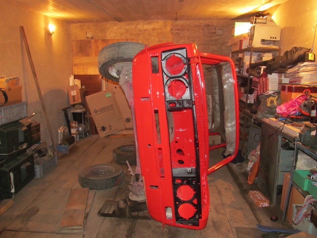 В нулевых у родителей Игоря Морозова была советская «тройка». Будучи тогда маленьким мальчиком, он хорошо запомнил те красные «Жигули». Потом машину продали, но спустя долгий срок она чудом вернулась в семью и даже получила имя. А вместе с ним и новую жизнь. На преображение своей «Танюши» владимирец потратил 10 лет и около миллиона рублей.