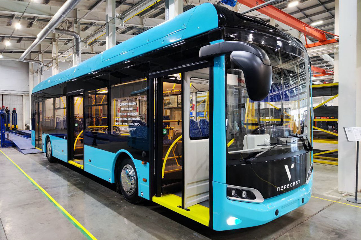 В город поступила первая партия автобусов-«коротышей», а еще у нас испытывают автономный троллейбус. Но сегодня мы поговорим не только о новинках в сфере общественного транспорта. Будет кое-что про создание цивилизованной системы парковочных мест и строительство дорог.