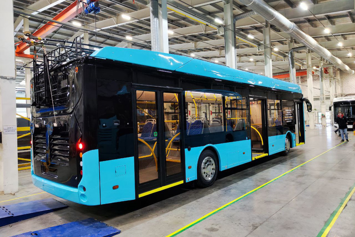 В город поступила первая партия автобусов-«коротышей», а еще у нас испытывают автономный троллейбус. Но сегодня мы поговорим не только о новинках в сфере общественного транспорта. Будет кое-что про создание цивилизованной системы парковочных мест и строительство дорог.