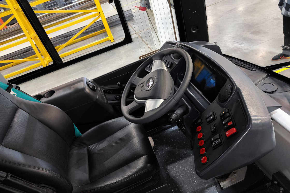 В город поступила первая партия автобусов-«коротышей», а еще у нас испытывают автономный троллейбус. Но сегодня мы поговорим не только о новинках в сфере общественного транспорта. Будет кое-что про создание цивилизованной системы парковочных мест и строительство дорог.