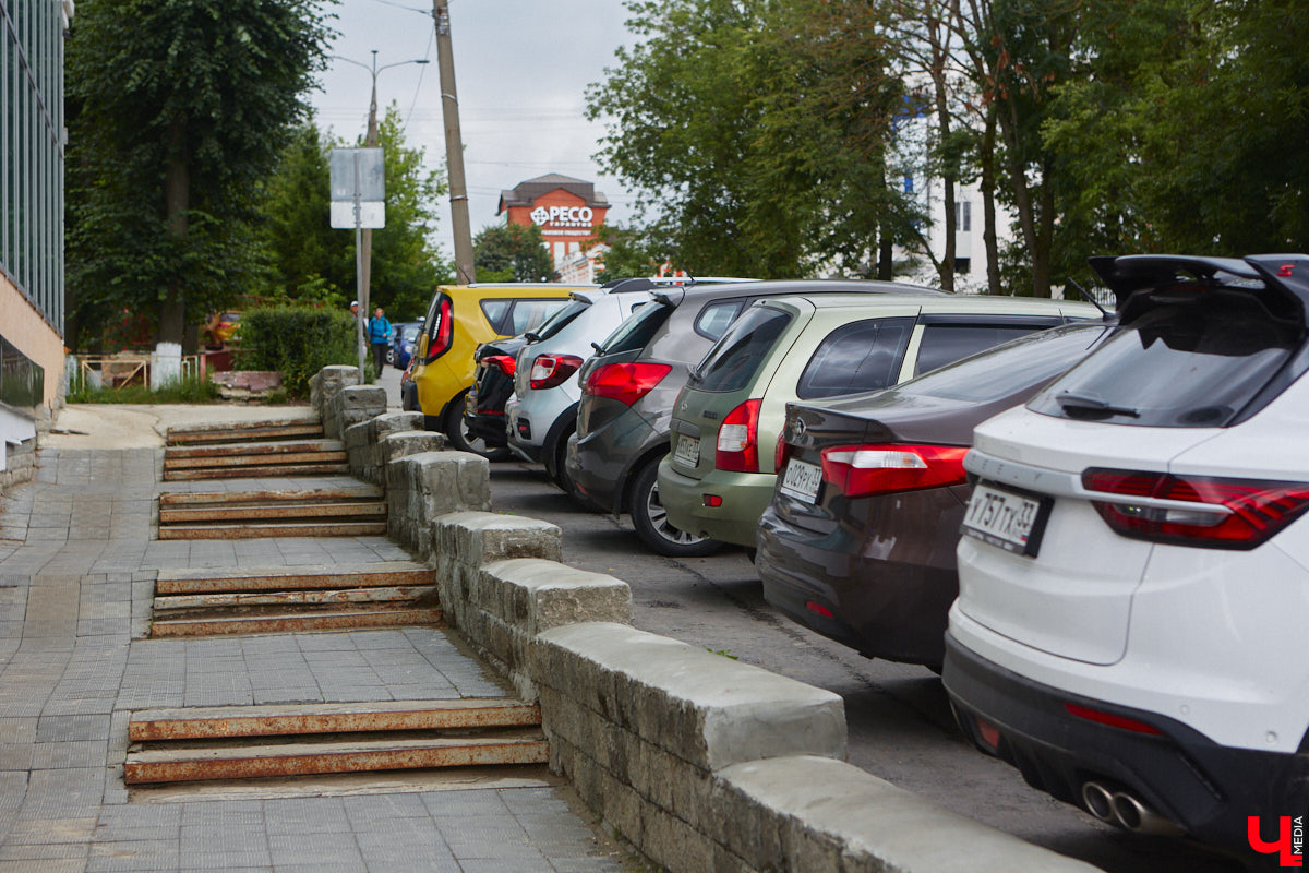 В город поступила первая партия автобусов-«коротышей», а еще у нас испытывают автономный троллейбус. Но сегодня мы поговорим не только о новинках в сфере общественного транспорта. Будет кое-что про создание цивилизованной системы парковочных мест и строительство дорог.