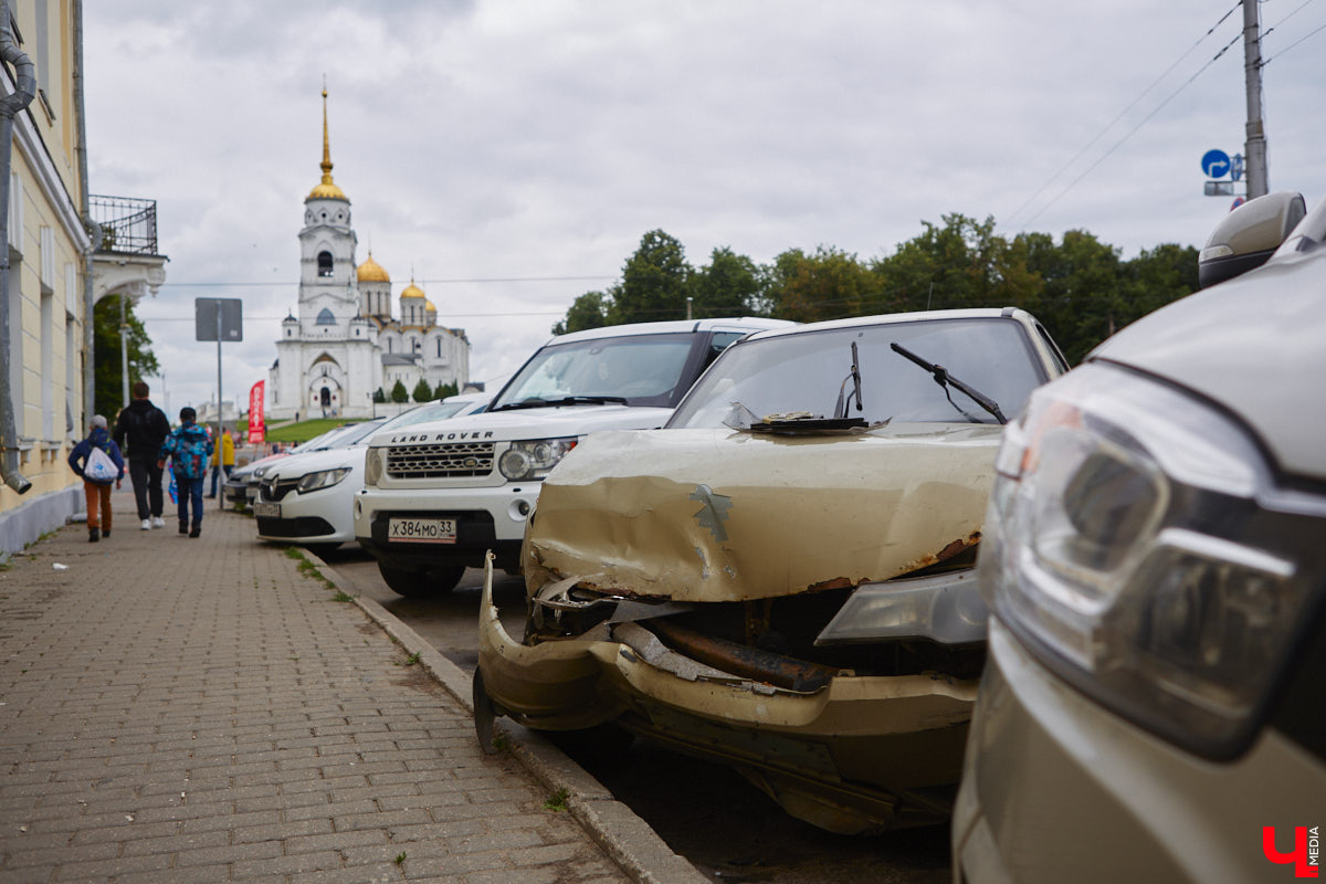 Во Владимире хотят создать почти 900 платных парковочных мест. А как у нас обстоят дела с бесплатными? Найти стоянку в центре — задача не из простых. Но если постараться, то вполне реально. «Ключ-Медиа» задался этой целью и готов поделиться с вами, где сейчас можно оставить автомобиль, не заплатив ни рубля.
