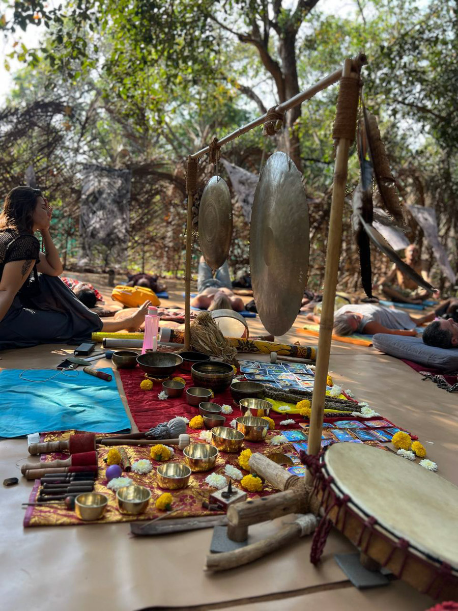 При мысли об экзотическом курорте на ум чаще всего приходят два популярных направления — Гоа и Бали. Сразу представляется райский уголок из одной известной рекламы. Но настолько ли там хорошо, как нам показывают? Специально для «Ключ-Медиа» владимирский видеограф Влада Соболь сравнила обе локации и поведала нам, где же на самом деле лучше.