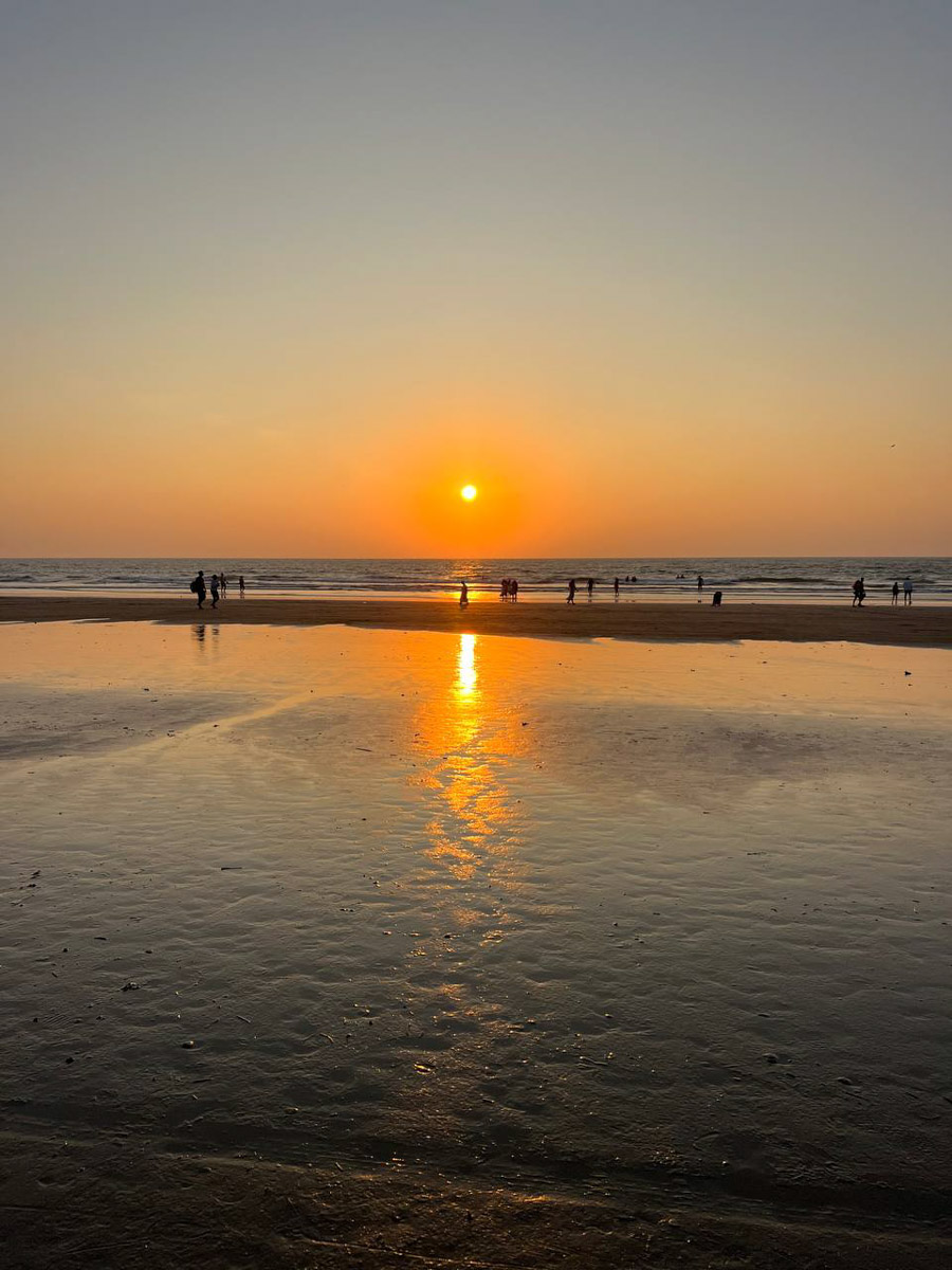 При мысли об экзотическом курорте на ум чаще всего приходят два популярных направления — Гоа и Бали. Сразу представляется райский уголок из одной известной рекламы. Но настолько ли там хорошо, как нам показывают? Специально для «Ключ-Медиа» владимирский видеограф Влада Соболь сравнила обе локации и поведала нам, где же на самом деле лучше.