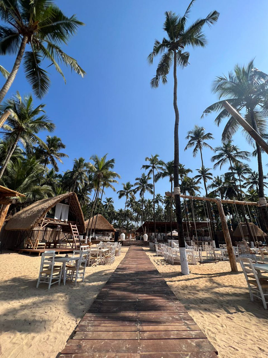 При мысли об экзотическом курорте на ум чаще всего приходят два популярных направления — Гоа и Бали. Сразу представляется райский уголок из одной известной рекламы. Но настолько ли там хорошо, как нам показывают? Специально для «Ключ-Медиа» владимирский видеограф Влада Соболь сравнила обе локации и поведала нам, где же на самом деле лучше.