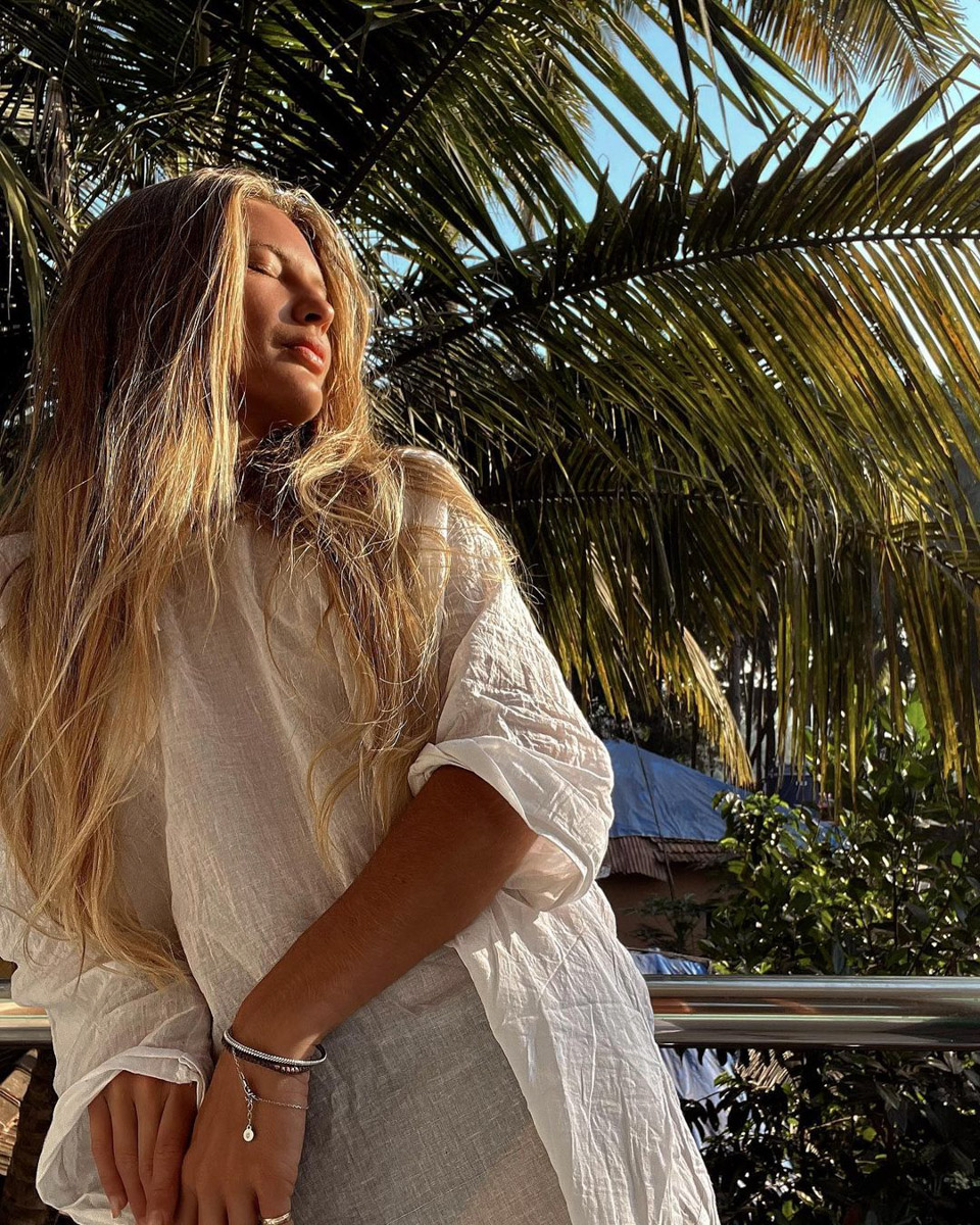 При мысли об экзотическом курорте на ум чаще всего приходят два популярных направления — Гоа и Бали. Сразу представляется райский уголок из одной известной рекламы. Но настолько ли там хорошо, как нам показывают? Специально для «Ключ-Медиа» владимирский видеограф Влада Соболь сравнила обе локации и поведала нам, где же на самом деле лучше.