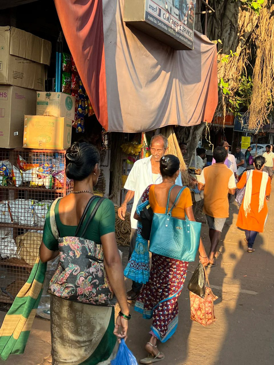 При мысли об экзотическом курорте на ум чаще всего приходят два популярных направления — Гоа и Бали. Сразу представляется райский уголок из одной известной рекламы. Но настолько ли там хорошо, как нам показывают? Специально для «Ключ-Медиа» владимирский видеограф Влада Соболь сравнила обе локации и поведала нам, где же на самом деле лучше.