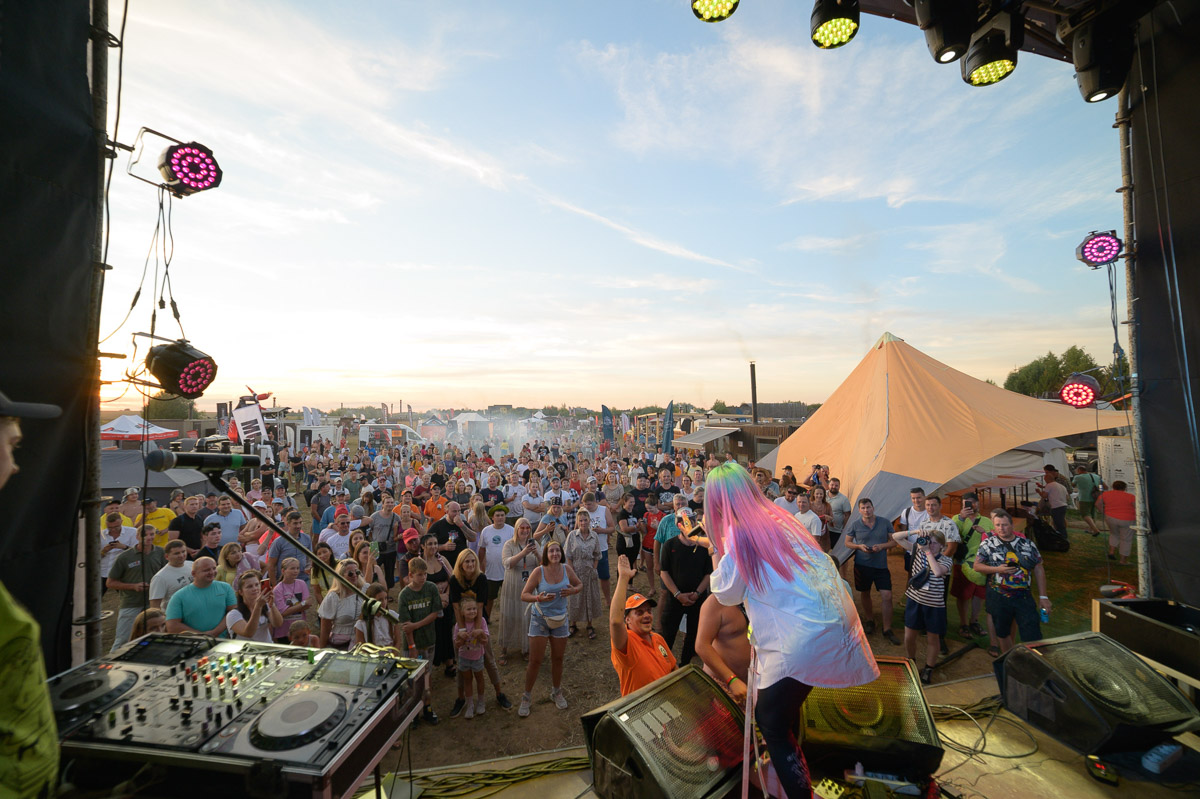 За 13 лет развития «БаняФест» без преувеличения стал культовым банным праздником, концепция которого уникальна: в нем совмещены сразу несколько разных форматов. 11 августа в рамках мероприятия определится сильнейший мастер пара России. Также в этом году суздальский фестиваль посетят еще и звезды — группы «Крематорий» и «5sta family». Не пропустите!