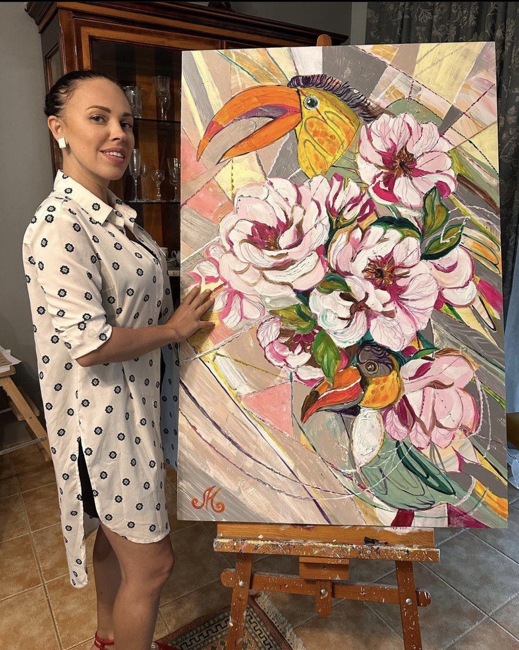 Художница из Владимира Маша Ладилова и известный греческий дизайнер Надя Дука выпустили совместную коллекцию футболок с уникальными принтами. Рассказываем об успешной коллаборации двух творческих личностей из разных стран.