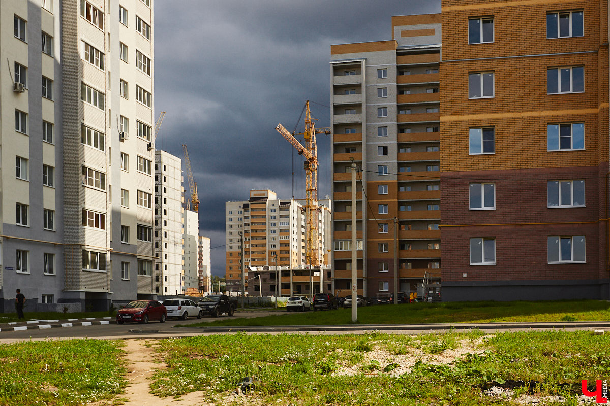 Август зашел с козырей, подарив нам долгожданные зной и безоблачное небо. Надеемся, вы воспользовались нашим советом отправиться бегом на пляж, ведь не факт, что такая возможность еще представится в ближайшее время.