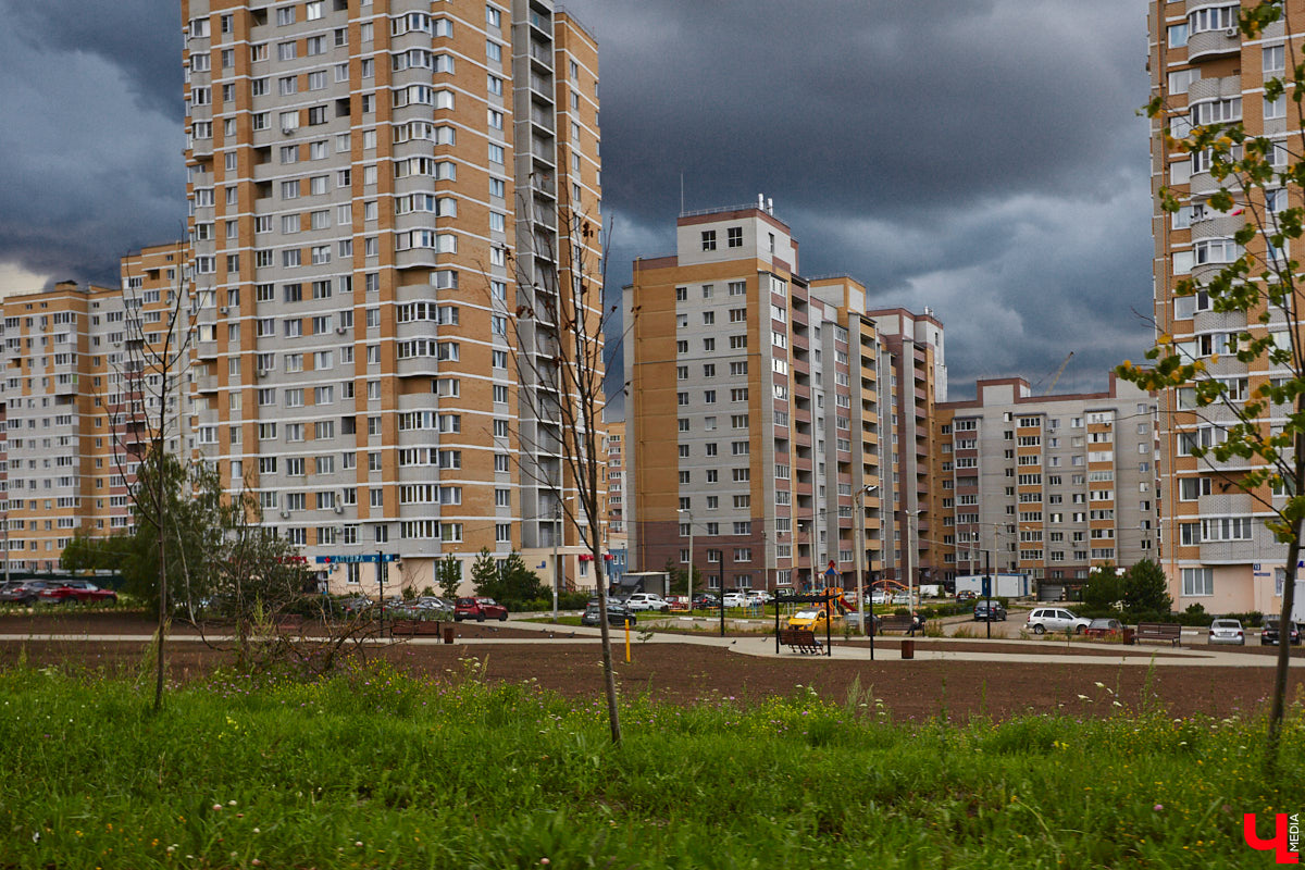 Август зашел с козырей, подарив нам долгожданные зной и безоблачное небо. Надеемся, вы воспользовались нашим советом отправиться бегом на пляж, ведь не факт, что такая возможность еще представится в ближайшее время.