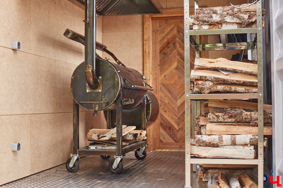 Сапбординг — один из главных трендов лета, который уверенно подхватил 33-й регион. Особой популярностью пользуется Суздаль, хотя для заплывов есть много других живописных мест. Например, озеро в Гусь-Хрустальном с его белыми лилиями и потрясающими закатами. До него точно стоит прокатиться, тем более что недавно там запустили новый sup-проект с интересными фишками.