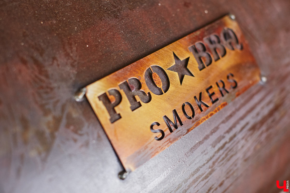 Сапбординг — один из главных трендов лета, который уверенно подхватил 33-й регион. Особой популярностью пользуется Суздаль, хотя для заплывов есть много других живописных мест. Например, озеро в Гусь-Хрустальном с его белыми лилиями и потрясающими закатами. До него точно стоит прокатиться, тем более что недавно там запустили новый sup-проект с интересными фишками.