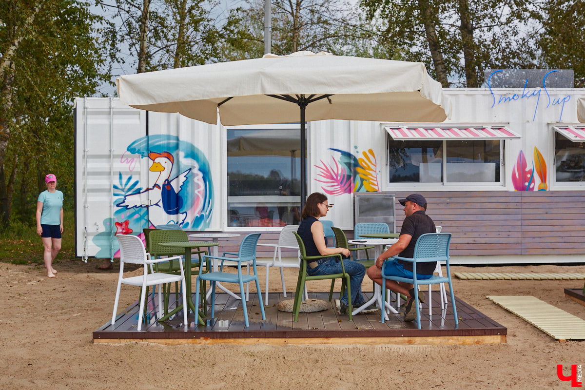 Сапбординг — один из главных трендов лета, который уверенно подхватил 33-й регион. Особой популярностью пользуется Суздаль, хотя для заплывов есть много других живописных мест. Например, озеро в Гусь-Хрустальном с его белыми лилиями и потрясающими закатами. До него точно стоит прокатиться, тем более что недавно там запустили новый sup-проект с интересными фишками.