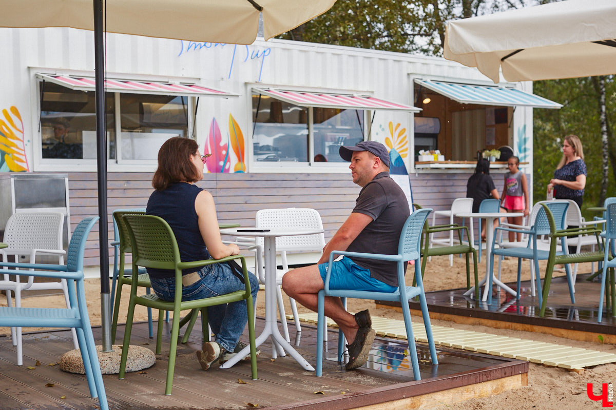 Сапбординг — один из главных трендов лета, который уверенно подхватил 33-й регион. Особой популярностью пользуется Суздаль, хотя для заплывов есть много других живописных мест. Например, озеро в Гусь-Хрустальном с его белыми лилиями и потрясающими закатами. До него точно стоит прокатиться, тем более что недавно там запустили новый sup-проект с интересными фишками.