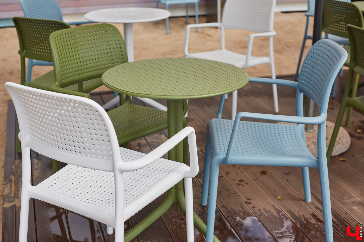 Сапбординг — один из главных трендов лета, который уверенно подхватил 33-й регион. Особой популярностью пользуется Суздаль, хотя для заплывов есть много других живописных мест. Например, озеро в Гусь-Хрустальном с его белыми лилиями и потрясающими закатами. До него точно стоит прокатиться, тем более что недавно там запустили новый sup-проект с интересными фишками.