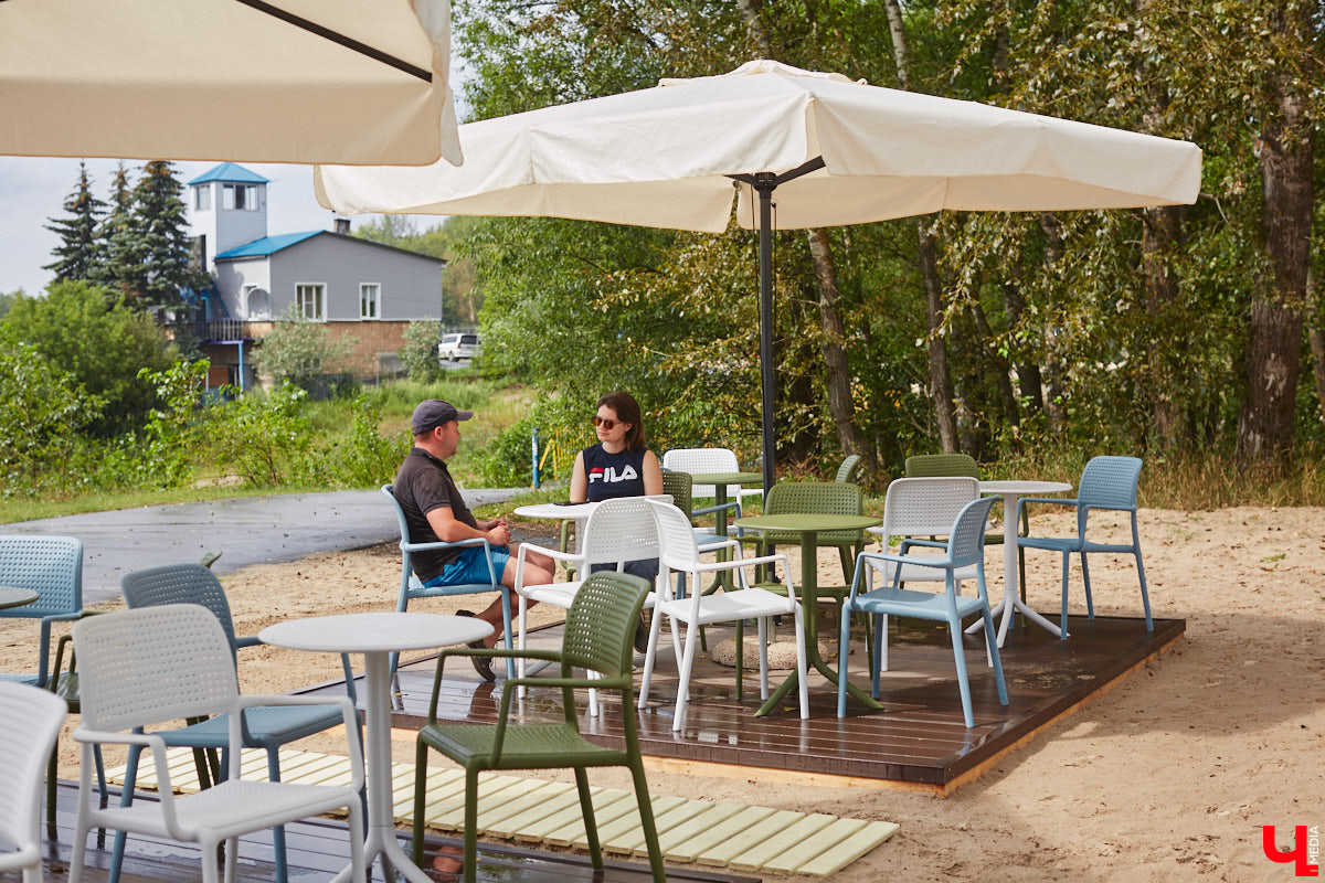 Сапбординг — один из главных трендов лета, который уверенно подхватил 33-й регион. Особой популярностью пользуется Суздаль, хотя для заплывов есть много других живописных мест. Например, озеро в Гусь-Хрустальном с его белыми лилиями и потрясающими закатами. До него точно стоит прокатиться, тем более что недавно там запустили новый sup-проект с интересными фишками.