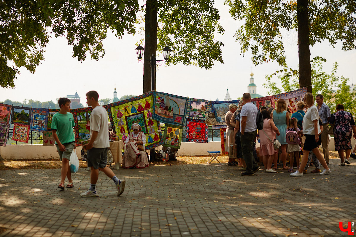 День города — 2023 охватит сразу две даты — 2 и 3 сентября, хотя основных развлечений стоит ждать в первый выходной осени. Уже известно, что в программу перекочуют многие ивенты, запланированные на несостоявшийся День молодежи, в их числе и выступление известного хип-хоп певца, которое мы ждали еще в июне.