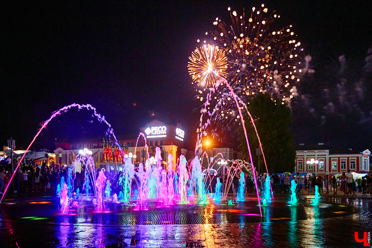 День города — 2023 охватит сразу две даты — 2 и 3 сентября, хотя основных развлечений стоит ждать в первый выходной осени. Уже известно, что в программу перекочуют многие ивенты, запланированные на несостоявшийся День молодежи, в их числе и выступление известного хип-хоп певца, которое мы ждали еще в июне.