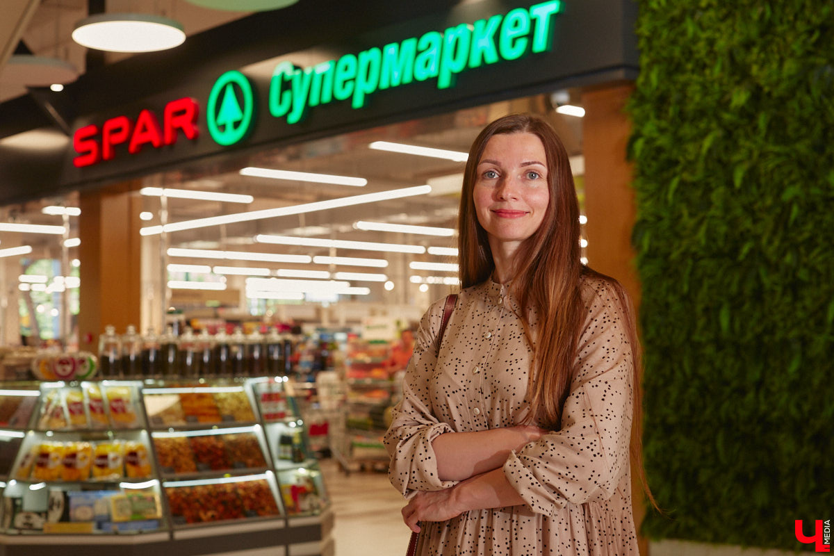 А почему бы сегодня нам не приготовить пылающий фруктовый пирог? Да еще и самый быстрый. К тому же из рисовой муки. Главным ингредиентом летнего блюда станут сочные и яркие абрикосы! Эксперимент проведем под присмотром главного кулинарного эксперта.