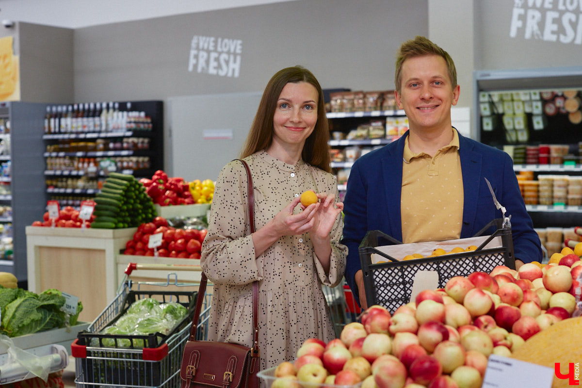 А почему бы сегодня нам не приготовить пылающий фруктовый пирог? Да еще и самый быстрый. К тому же из рисовой муки. Главным ингредиентом летнего блюда станут сочные и яркие абрикосы! Эксперимент проведем под присмотром главного кулинарного эксперта.