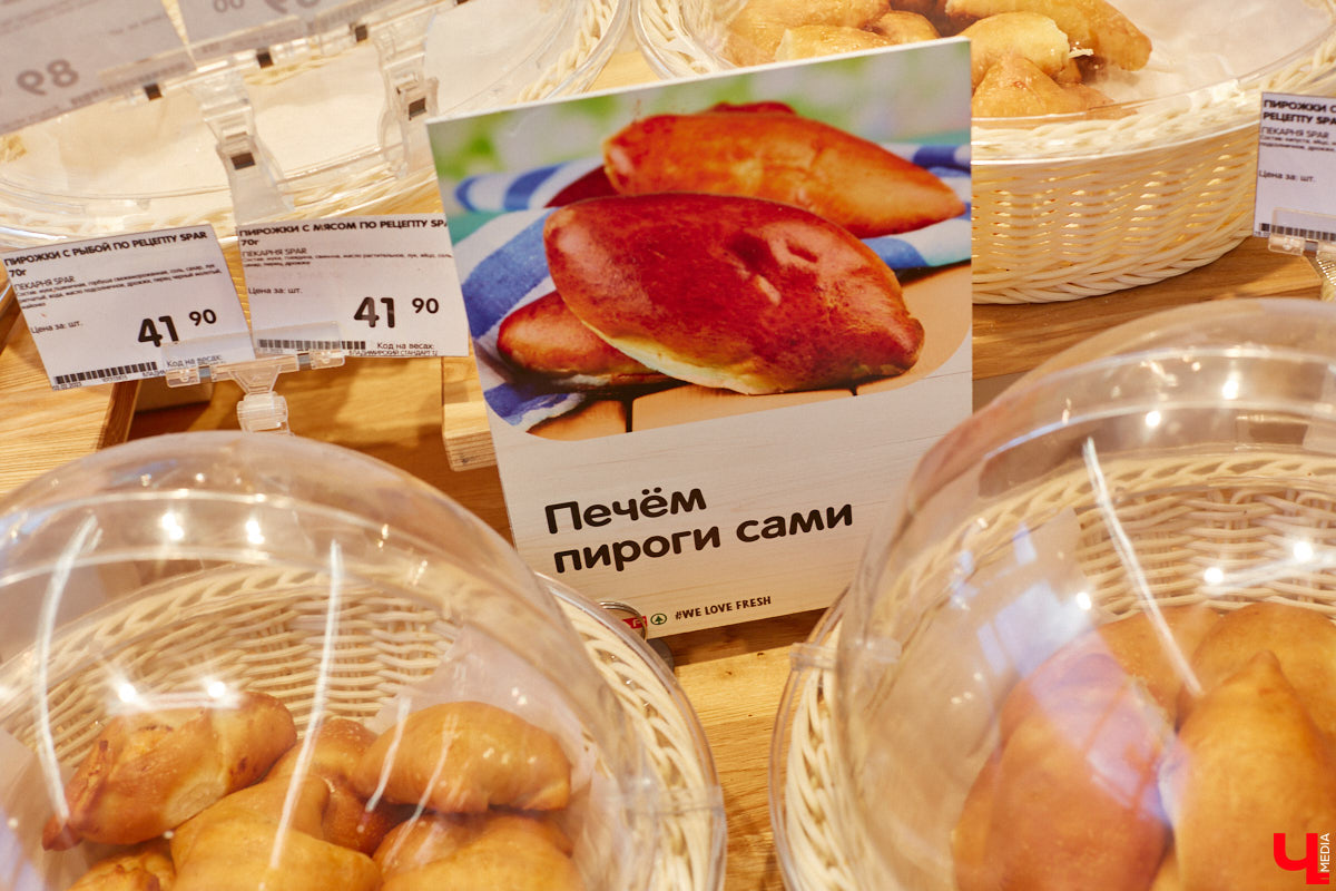 А почему бы сегодня нам не приготовить пылающий фруктовый пирог? Да еще и самый быстрый. К тому же из рисовой муки. Главным ингредиентом летнего блюда станут сочные и яркие абрикосы! Эксперимент проведем под присмотром главного кулинарного эксперта.