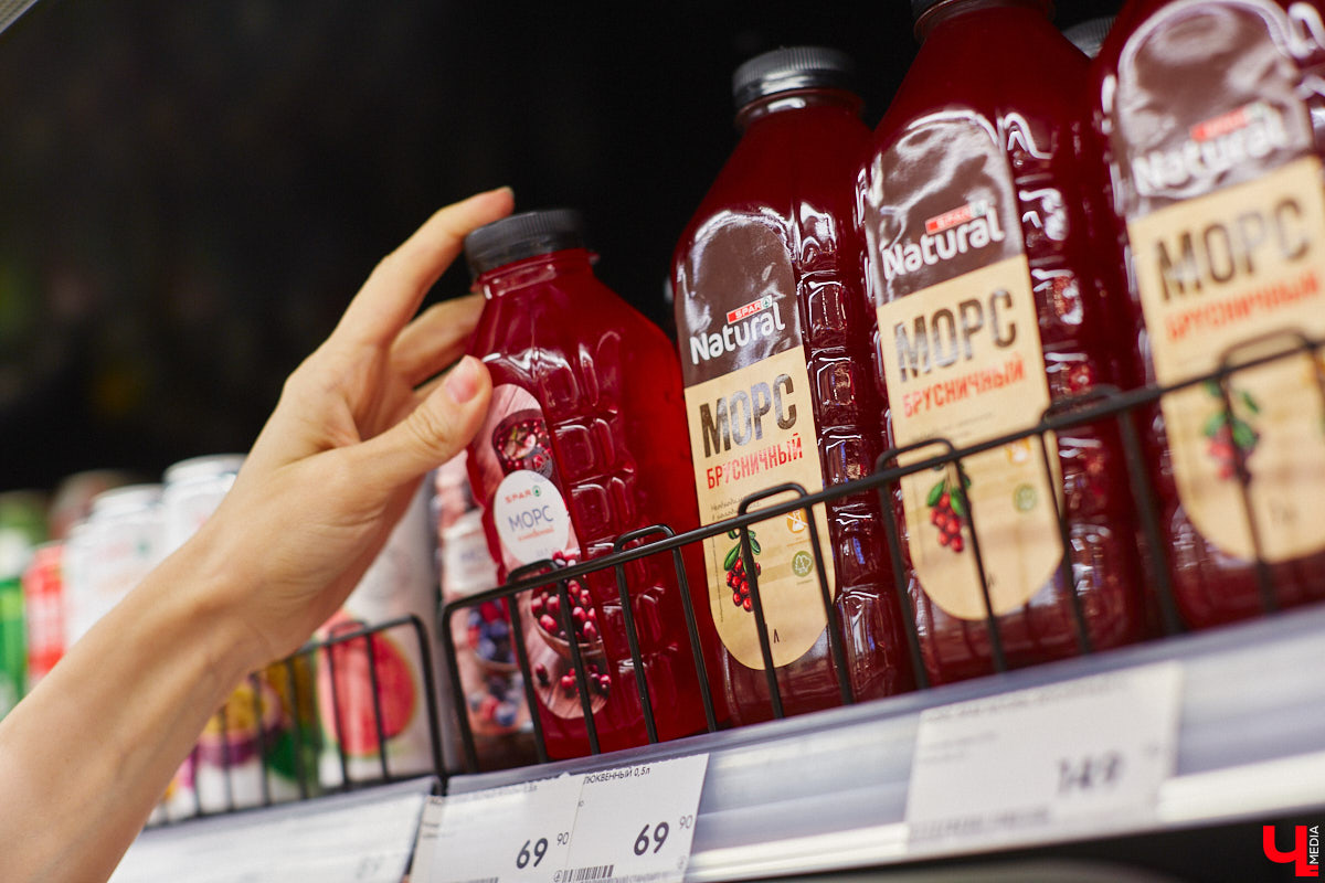 А почему бы сегодня нам не приготовить пылающий фруктовый пирог? Да еще и самый быстрый. К тому же из рисовой муки. Главным ингредиентом летнего блюда станут сочные и яркие абрикосы! Эксперимент проведем под присмотром главного кулинарного эксперта.