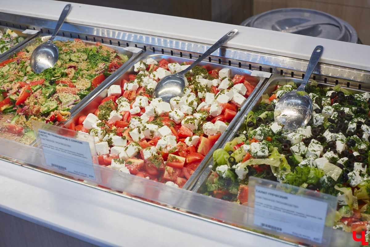 А почему бы сегодня нам не приготовить пылающий фруктовый пирог? Да еще и самый быстрый. К тому же из рисовой муки. Главным ингредиентом летнего блюда станут сочные и яркие абрикосы! Эксперимент проведем под присмотром главного кулинарного эксперта.