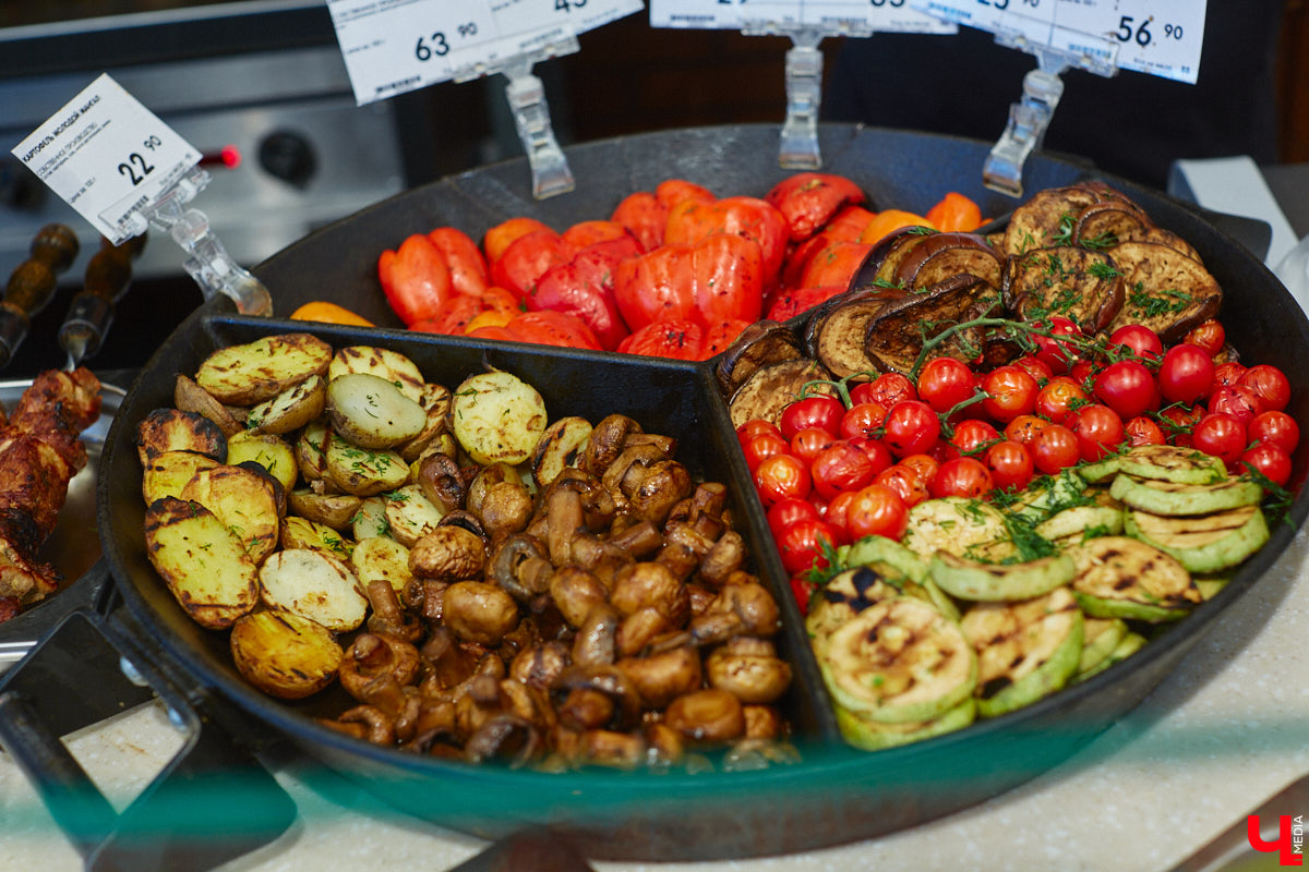 А почему бы сегодня нам не приготовить пылающий фруктовый пирог? Да еще и самый быстрый. К тому же из рисовой муки. Главным ингредиентом летнего блюда станут сочные и яркие абрикосы! Эксперимент проведем под присмотром главного кулинарного эксперта.