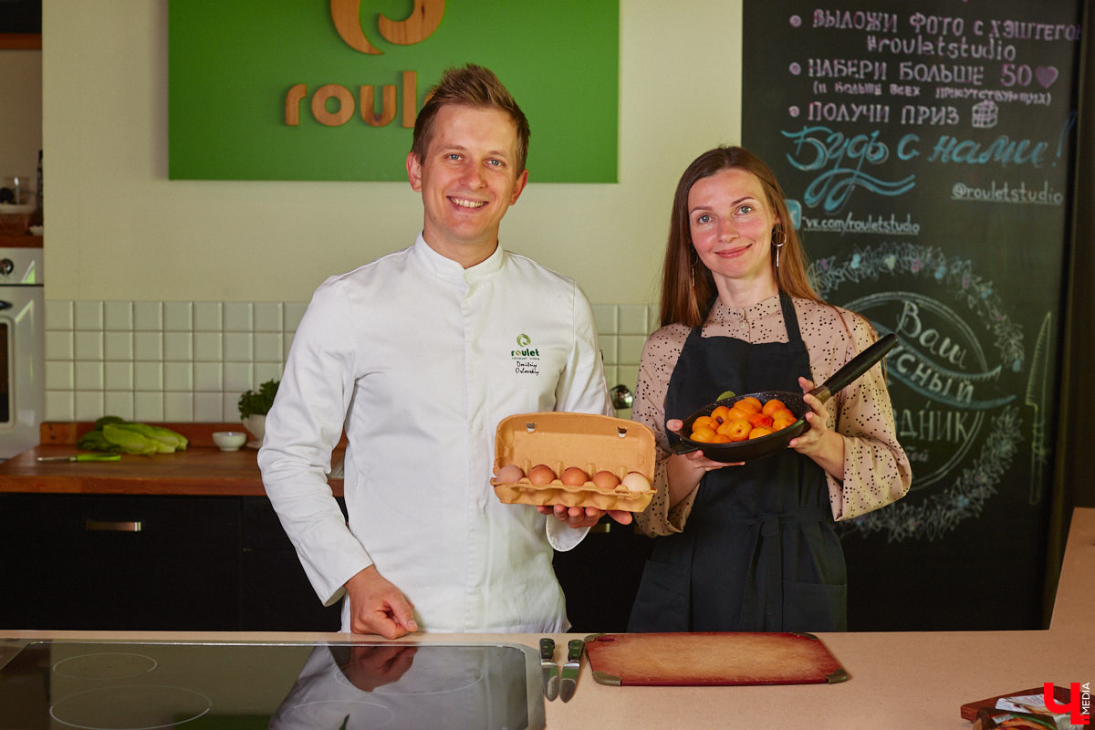 А почему бы сегодня нам не приготовить пылающий фруктовый пирог? Да еще и самый быстрый. К тому же из рисовой муки. Главным ингредиентом летнего блюда станут сочные и яркие абрикосы! Эксперимент проведем под присмотром главного кулинарного эксперта.