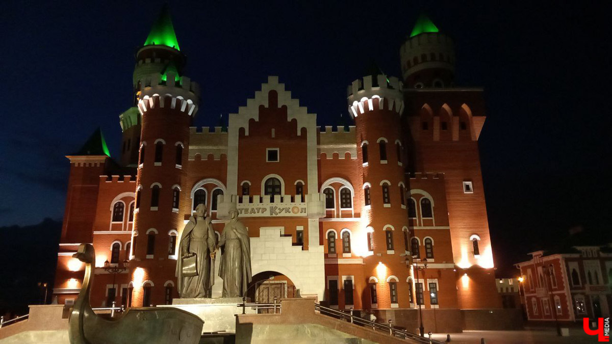 До выходных рукой подать, и всем нам нужны впечатления! Неплохим вариантом станет путешествие в Йошкар-Олу. До недавнего времени данное направление совсем не привлекало туристов. Сейчас же в городе тысячи гостей. Мы решили выяснить, почему, отправившись в столицу Республики Марий Эл на разведку.