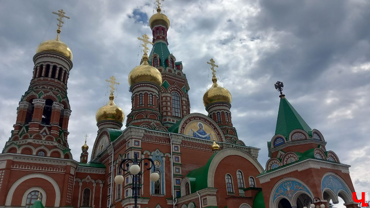 До выходных рукой подать, и всем нам нужны впечатления! Неплохим вариантом станет путешествие в Йошкар-Олу. До недавнего времени данное направление совсем не привлекало туристов. Сейчас же в городе тысячи гостей. Мы решили выяснить, почему, отправившись в столицу Республики Марий Эл на разведку.