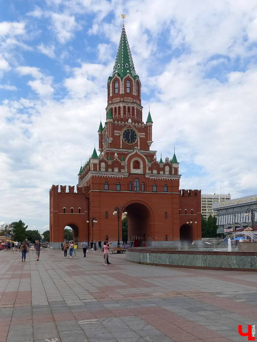 До выходных рукой подать, и всем нам нужны впечатления! Неплохим вариантом станет путешествие в Йошкар-Олу. До недавнего времени данное направление совсем не привлекало туристов. Сейчас же в городе тысячи гостей. Мы решили выяснить, почему, отправившись в столицу Республики Марий Эл на разведку.