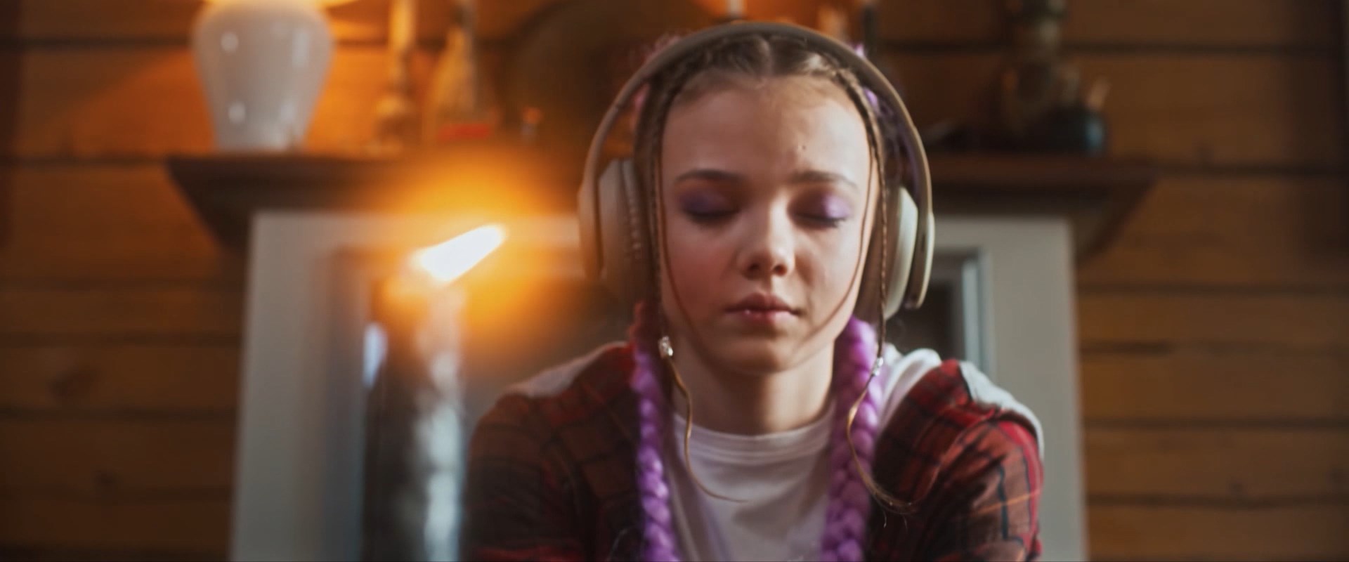 Супергерои рядом с нами! Юная актриса из Владимира Мария Абрамова появится в новом комедийном проекте «СуперИвановы». Звезда культового сериала «Пищеблок» сыграет в нем главную роль. Как проходили съемки и какие отношения сложились у Маши с опытными коллегами — Екатериной Волковой, Ольгой Науменко и Михаилом Полицеймако, — читайте в нашем материале