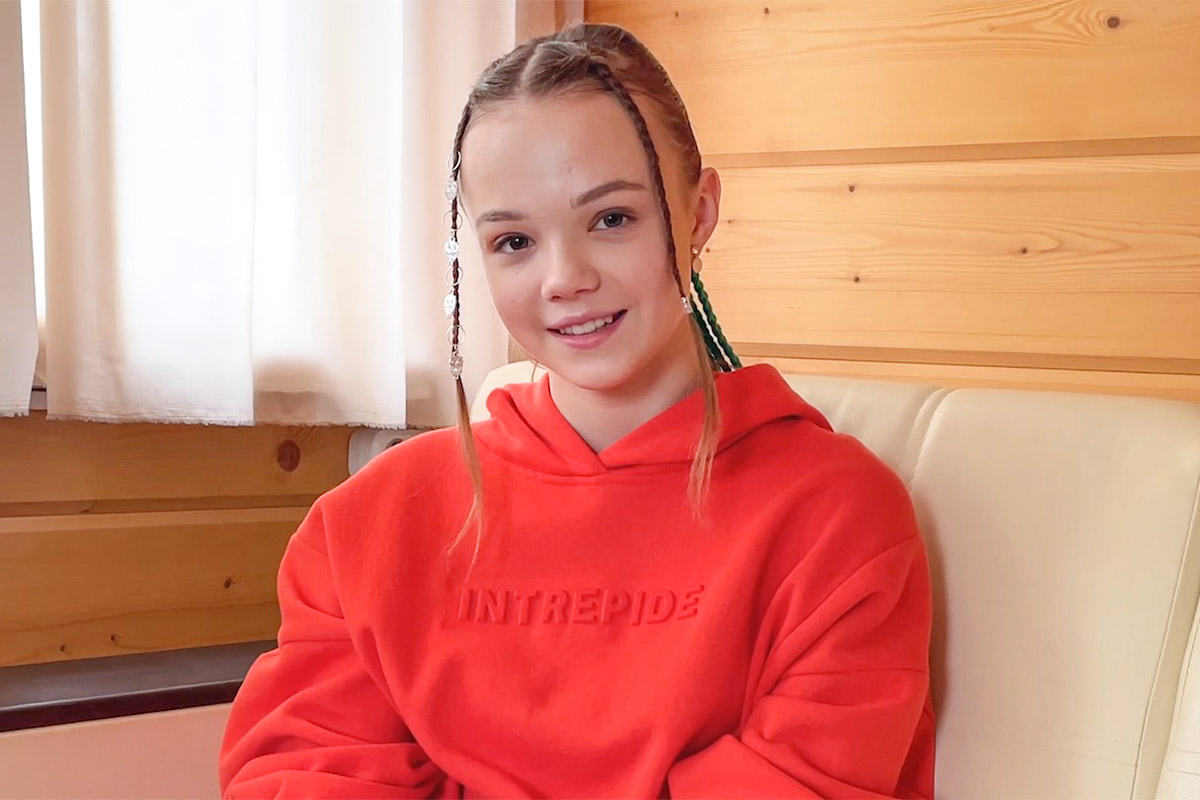 Супергерои рядом с нами! Юная актриса из Владимира Мария Абрамова появится в новом комедийном проекте «СуперИвановы». Звезда культового сериала «Пищеблок» сыграет в нем главную роль. Как проходили съемки и какие отношения сложились у Маши с опытными коллегами — Екатериной Волковой, Ольгой Науменко и Михаилом Полицеймако, — читайте в нашем материале