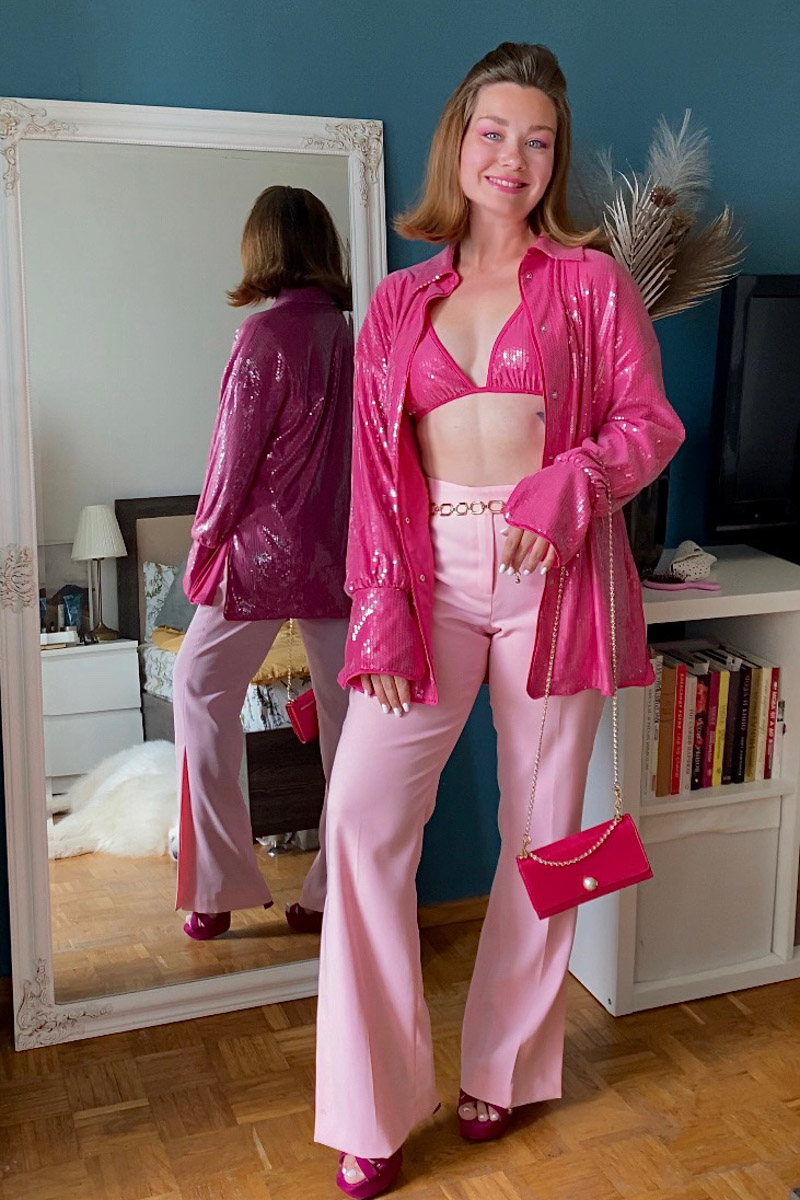 Рафинированный тренд на Барби облетел весь мир, заразив заодно и 33-й регион. Девушки активно примеряют на себя кукольные образы: кто при помощи нейросетей, кто в формате фотосессий. Эксперимент удался, хоть и получился немного приторным, а самые яркие look`и «Ключ-Медиа» собрал в своем обзоре