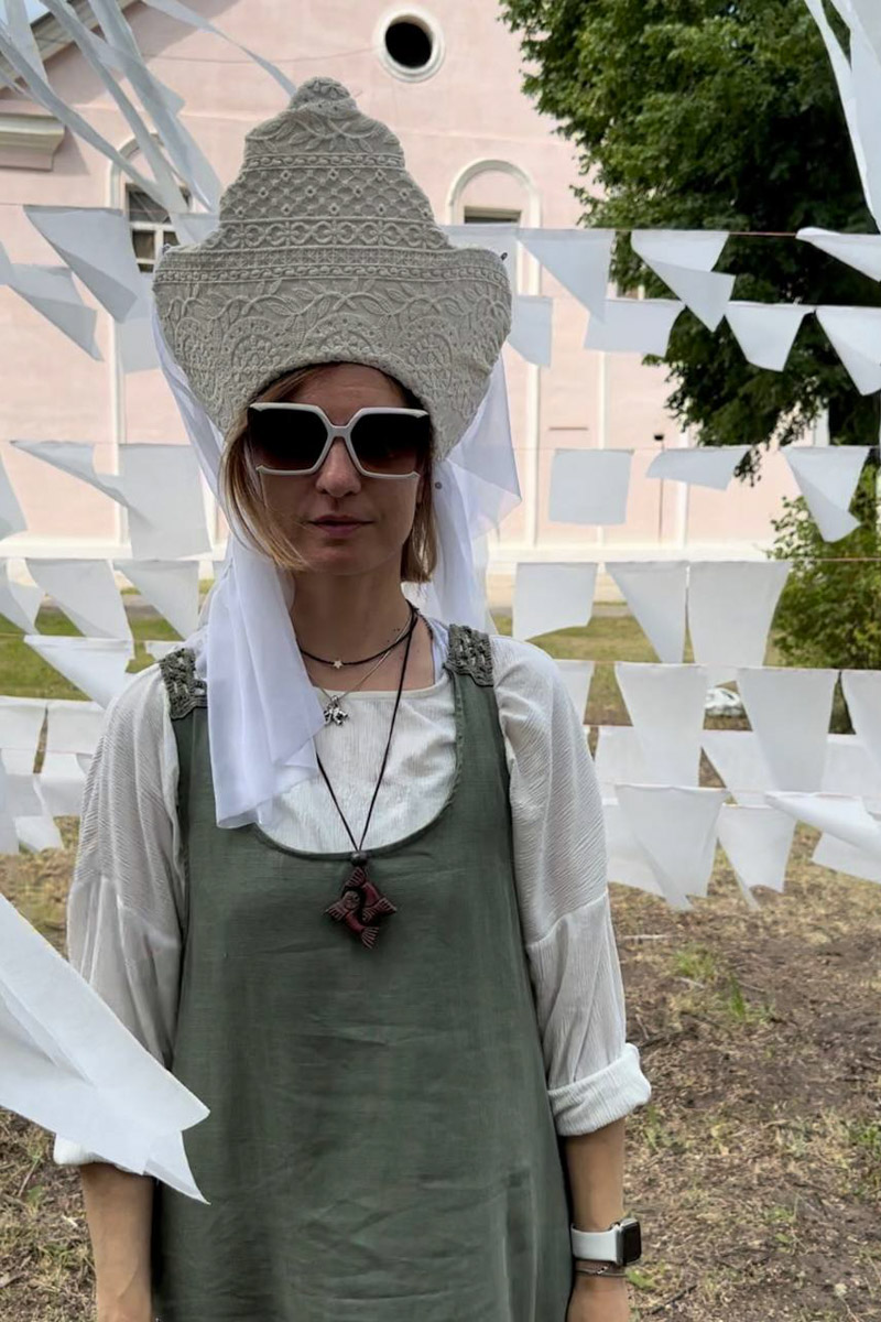 Рафинированный тренд на Барби облетел весь мир, заразив заодно и 33-й регион. Девушки активно примеряют на себя кукольные образы: кто при помощи нейросетей, кто в формате фотосессий. Эксперимент удался, хоть и получился немного приторным, а самые яркие look`и «Ключ-Медиа» собрал в своем обзоре