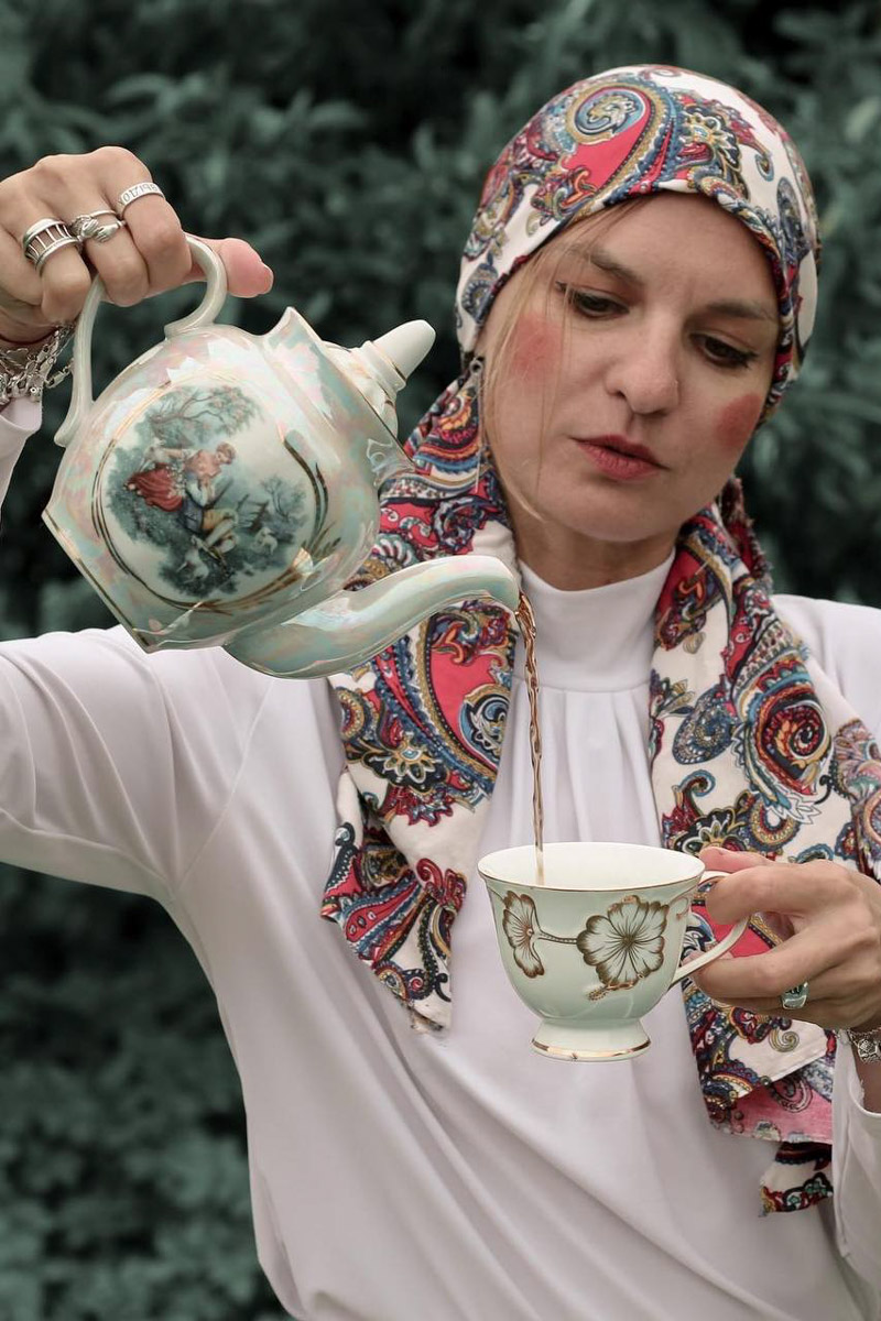 Рафинированный тренд на Барби облетел весь мир, заразив заодно и 33-й регион. Девушки активно примеряют на себя кукольные образы: кто при помощи нейросетей, кто в формате фотосессий. Эксперимент удался, хоть и получился немного приторным, а самые яркие look`и «Ключ-Медиа» собрал в своем обзоре