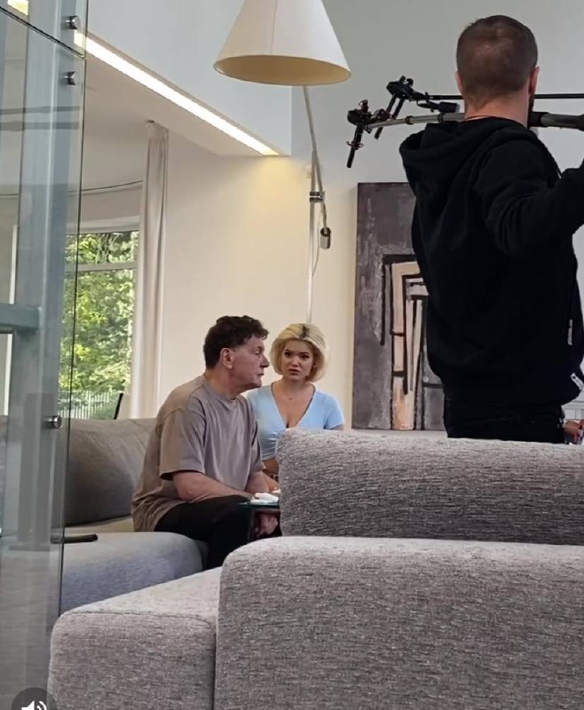 Жизнь экс-участницы Comedy Woman Софьи Лобановой неразрывно связана с юмором. На этот раз девушка из Владимира снялась в новом комедийном сериале «Телохранители», где ее партнером на площадке стал сам Сергей Маковецкий. О появлении новой строчки в своей фильмографии актриса рассказала «Ключ-Медиа»