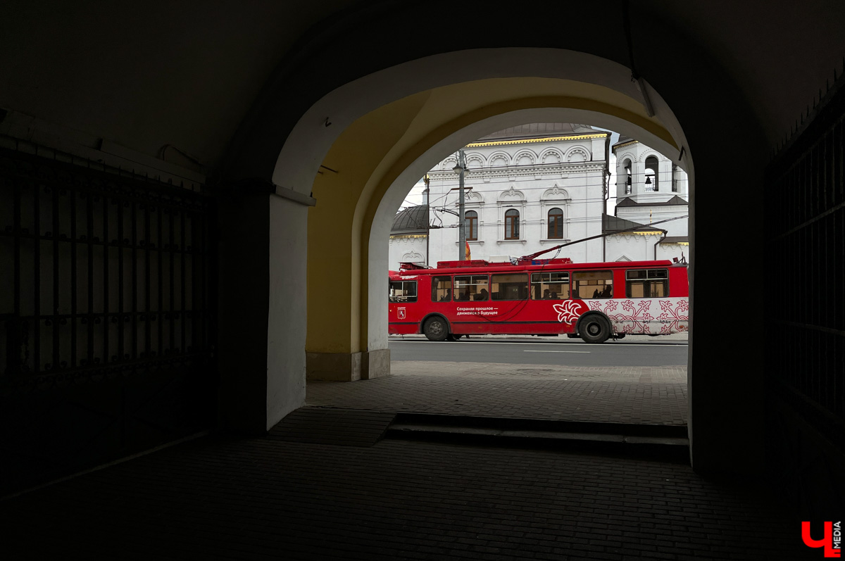 Туристы могут подметить в городе то, что не замечают местные жители. Первые впечатления, конечно, бывают ошибочными, но атмосферу гости считывают с первых минут. Что же они думают о Владимире? «Ключ-Медиа» задал этот вопрос приезжим, гуляющим в центре 